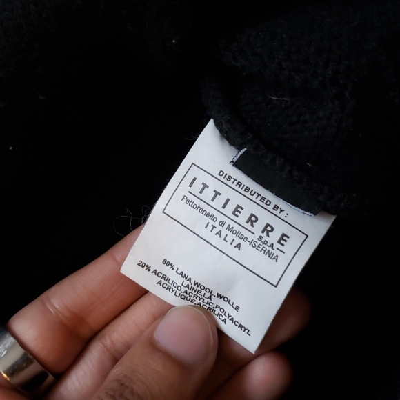 Versace knit sweater (medium) - Picture 9 of 10